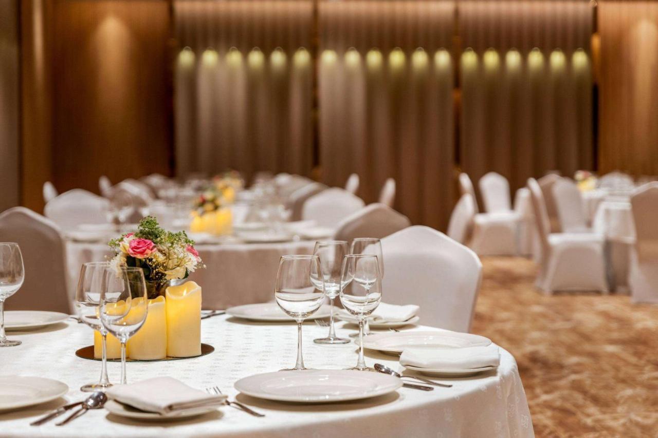 Ramada Encore By Wyndham Indore Nipania Екстериор снимка