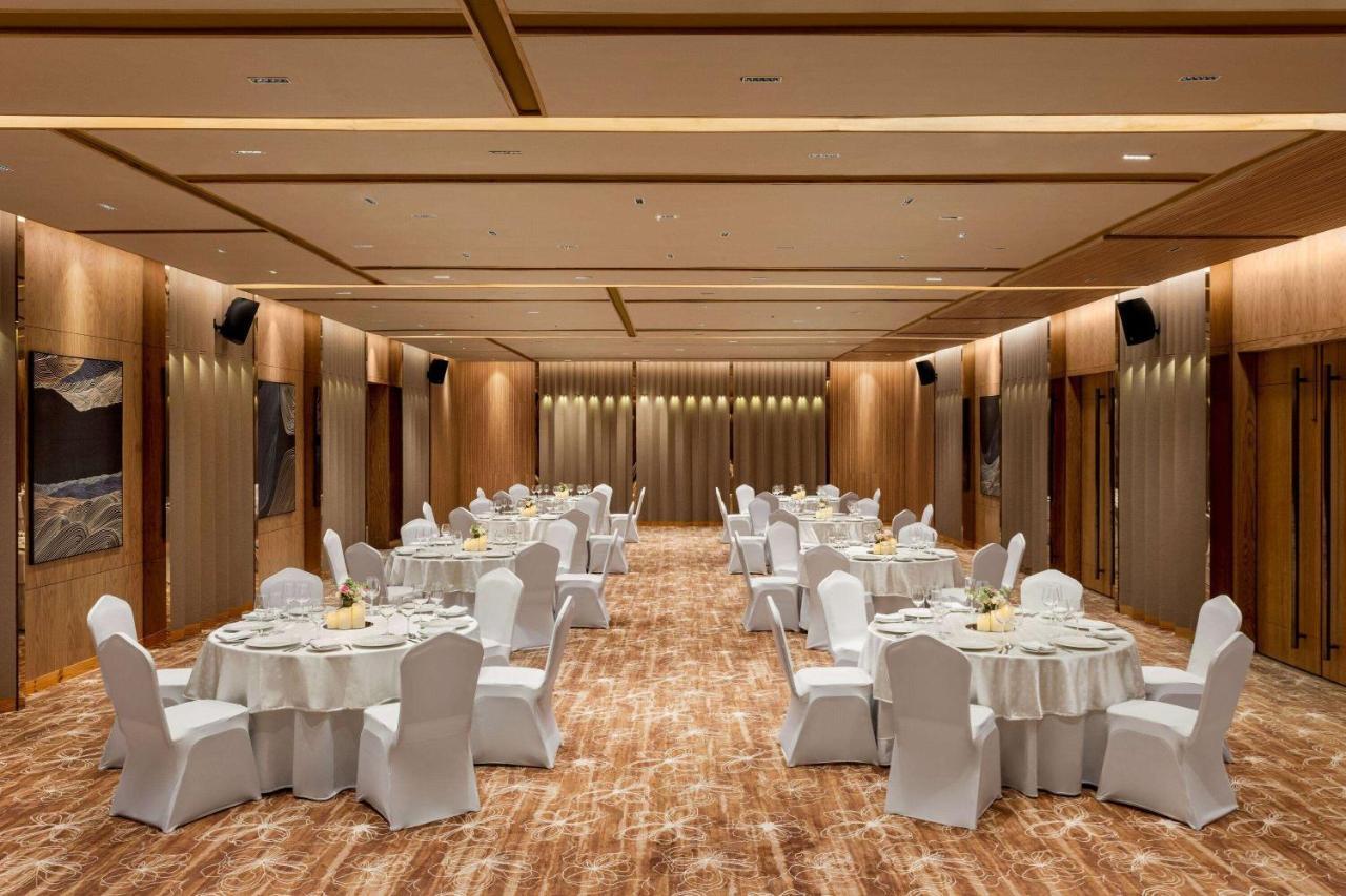 Ramada Encore By Wyndham Indore Nipania Екстериор снимка
