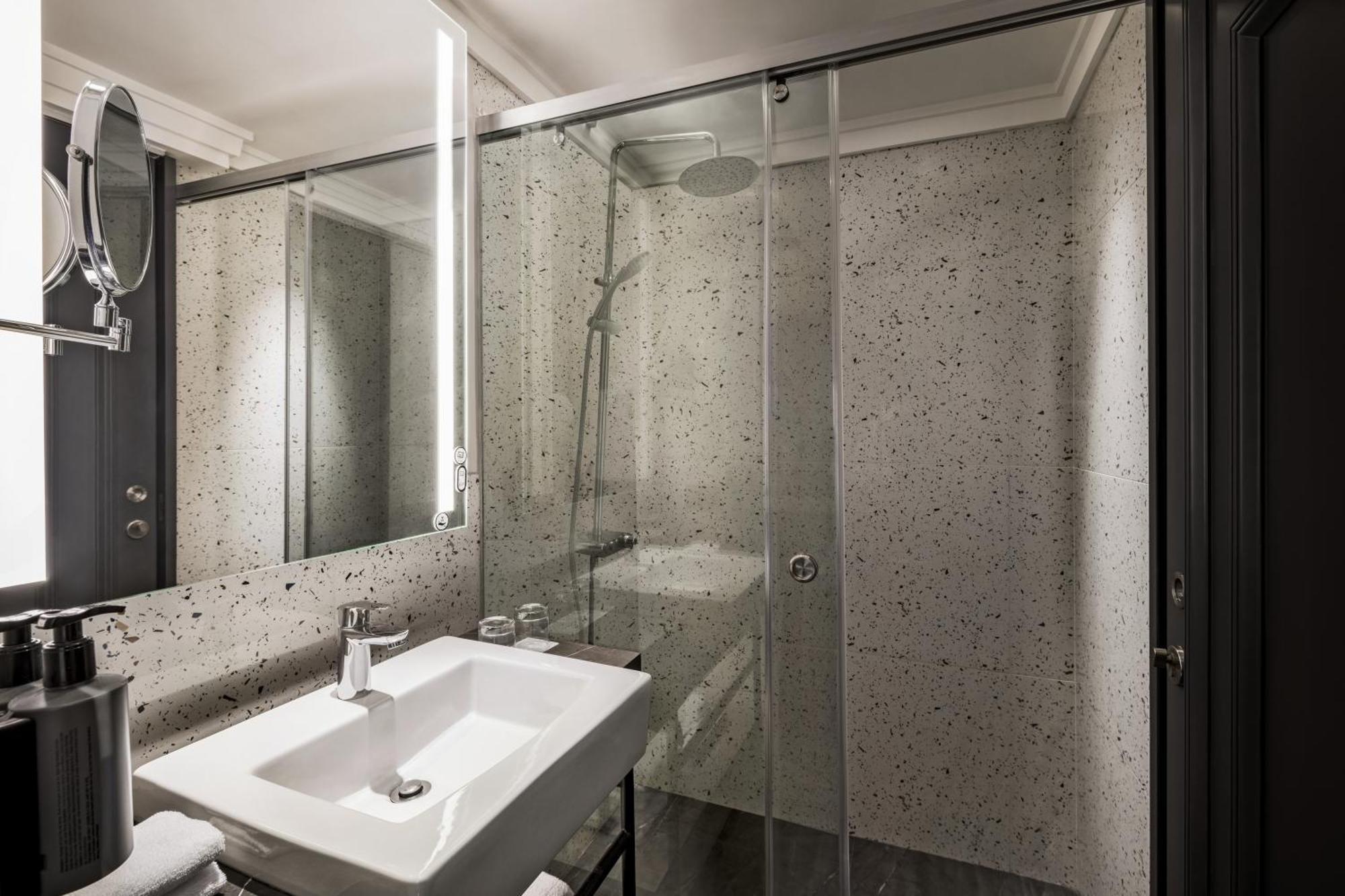 Ramada Encore By Wyndham Indore Nipania Екстериор снимка
