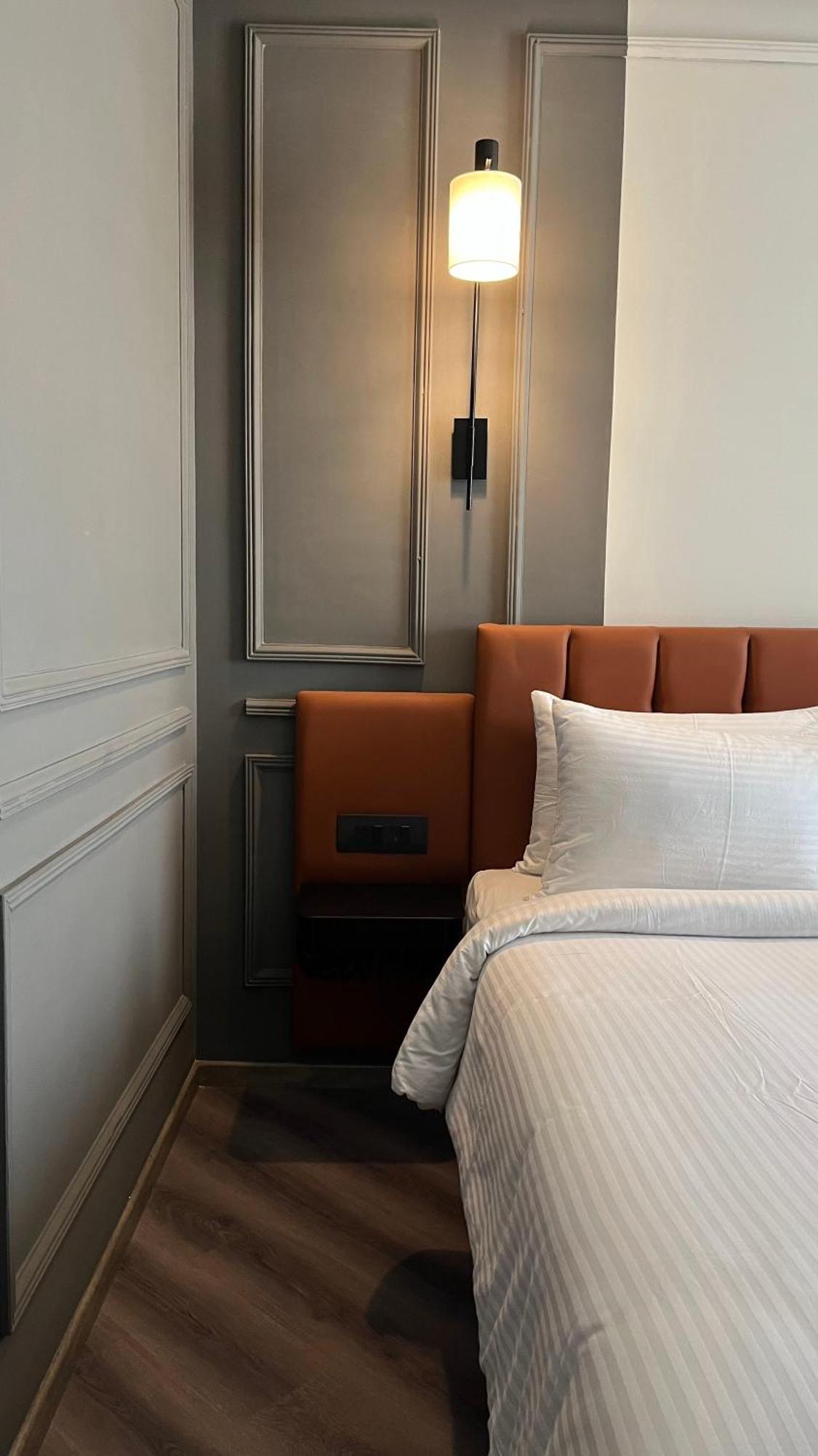 Ramada Encore By Wyndham Indore Nipania Екстериор снимка